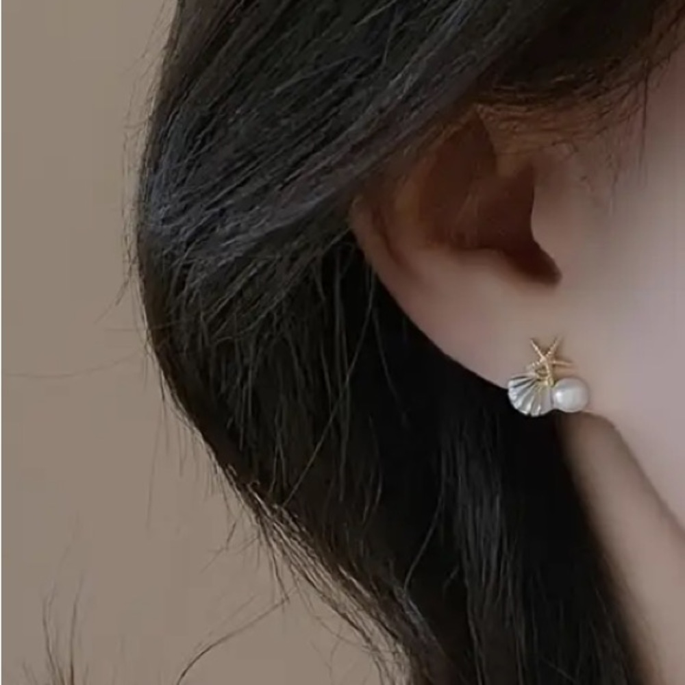 Pearl White Enamel Seashell with Textured Starfish Gold Toned Stud Earrings - Picture 2 of 5